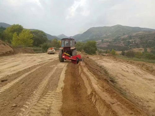 水田單邊筑埂機